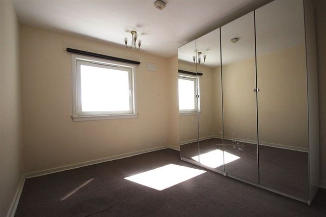  Image of 3 bedroom Flat to rent in Eglinton Court Glasgow G5 at Eglinton Toll Glasgow Glasgow, G5 9NE