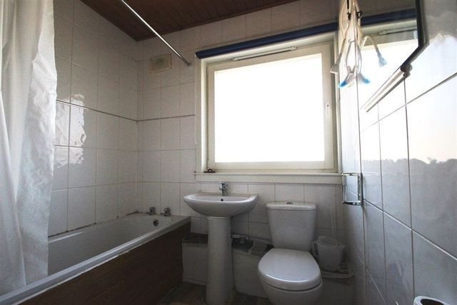  Image of 3 bedroom Flat to rent in Eglinton Court Glasgow G5 at Eglinton Toll Glasgow Glasgow, G5 9NE