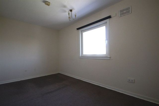  Image of 3 bedroom Flat to rent in Eglinton Court Glasgow G5 at Eglinton Toll Glasgow Glasgow, G5 9NE