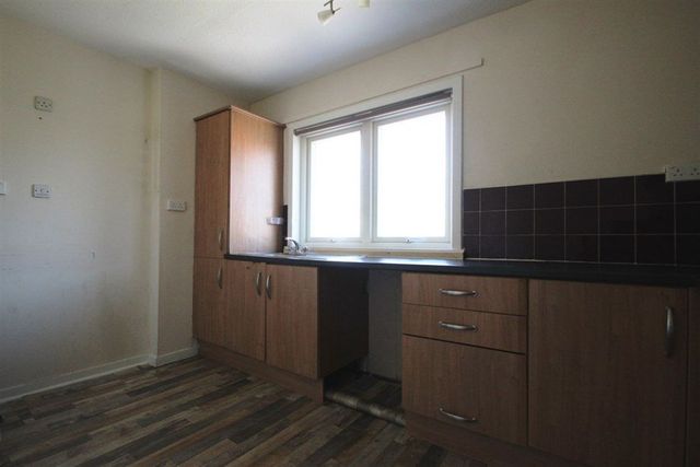  Image of 3 bedroom Flat to rent in Eglinton Court Glasgow G5 at Eglinton Toll Glasgow Glasgow, G5 9NE