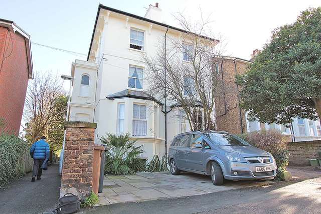  Image of Studio flat to rent in Elgin Road Addiscombe Croydon CR0 at Elgin Road  Croydon, CR0 6XA