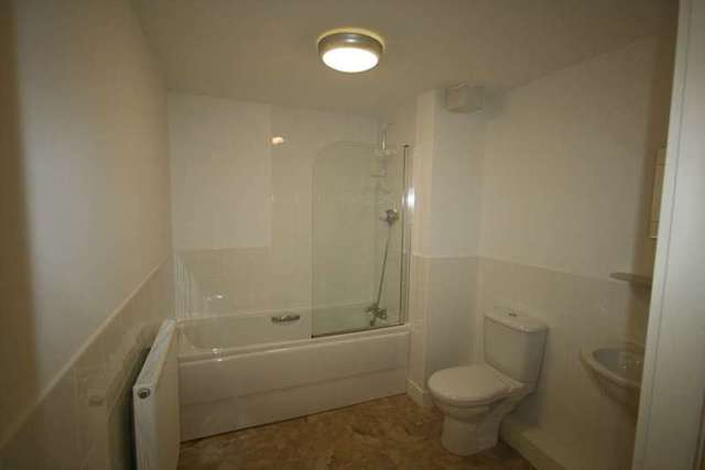  Image of 2 bedroom Apartment to rent in Elphins Drive Warrington WA4 at Elphins Drive, Wilderspool Park Warrington, WA4 6DU