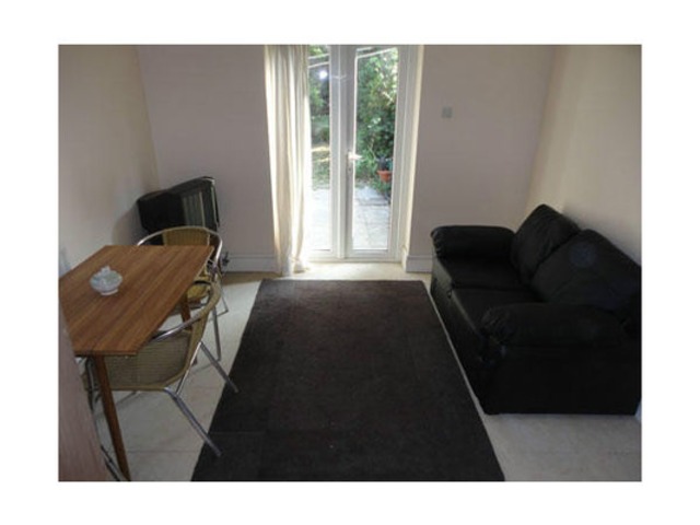  Image of 3 bedroom Flat to rent in Farleigh Road London N16 at Farleigh Road  Stoke Newington, N16 7TH