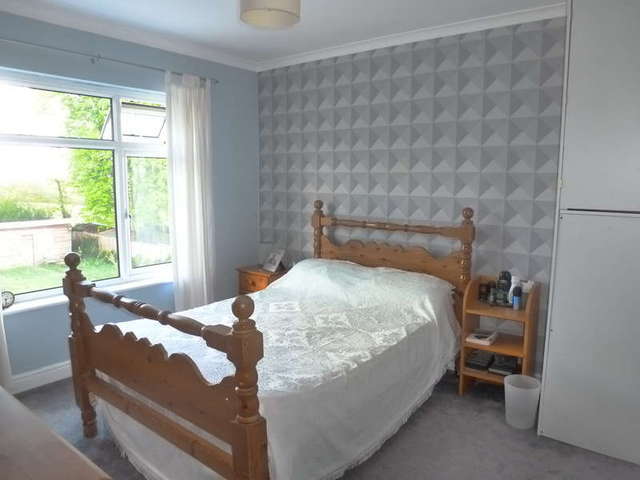  Image of 4 bedroom Semi-Detached house for sale in Farnborough Avenue Selsdon South Croydon CR2 at SOUTH CROYDON Surrey, CR2 8HE