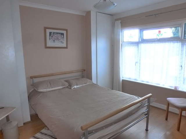  Image of 4 bedroom Semi-Detached house for sale in Farnborough Avenue Selsdon South Croydon CR2 at SOUTH CROYDON Surrey, CR2 8HE