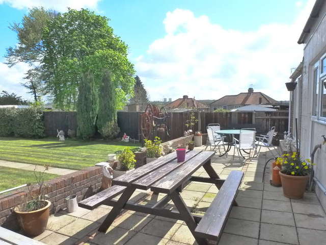  Image of 4 bedroom Semi-Detached house for sale in Farnborough Avenue Selsdon South Croydon CR2 at SOUTH CROYDON Surrey, CR2 8HE