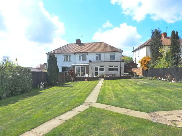  Image of 4 bedroom Semi-Detached house for sale in Farnborough Avenue Selsdon South Croydon CR2 at SOUTH CROYDON Surrey, CR2 8HE