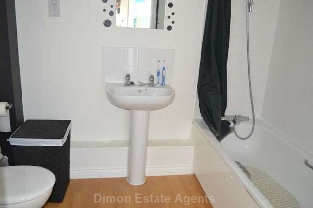  Image of 2 bedroom Flat for sale in Fawn Close Gosport PO13 at Fawn Close Rowner Gosport, PO13 8NG