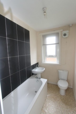  Image of 3 bedroom Flat to rent in Fisher Avenue Kilsyth Glasgow G65 at Kilsyth North Lanarkshire North Lanarkshire, G65 0LT