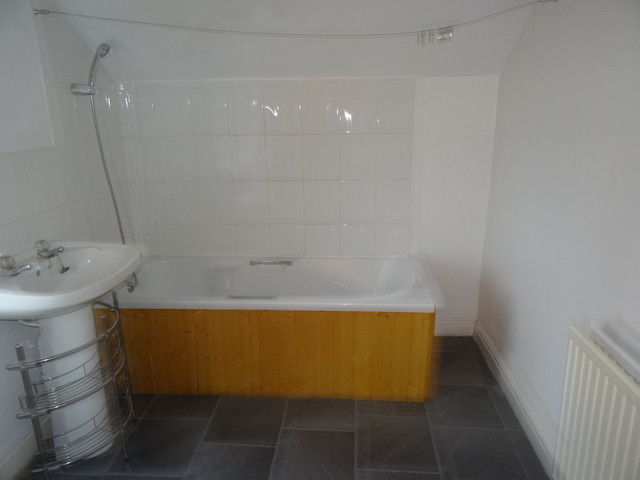  Image of 1 bedroom Apartment to rent in Street Lane Roundhay Leeds LS8 at Street Lane Moortown Leeds, LS8 1BW