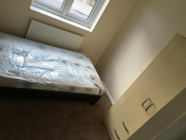  Image of 4 bedroom Maisonette to rent in Freemasons Road London E16 at FREEMASON ROAD  CANNING TOWN, E16 3NA