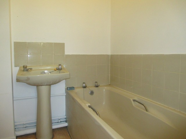  Image of 2 bedroom End of Terrace for sale in Froddington Road Southsea PO5 at Froddington Road  Southsea, PO5 4LB