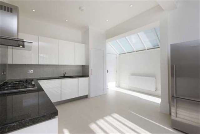 Image of 4 bedroom Detached house to rent in Garden Road London NW8 at London, NW8 9PS