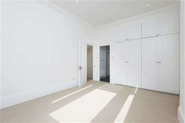  Image of 4 bedroom Detached house to rent in Garden Road London NW8 at London, NW8 9PS