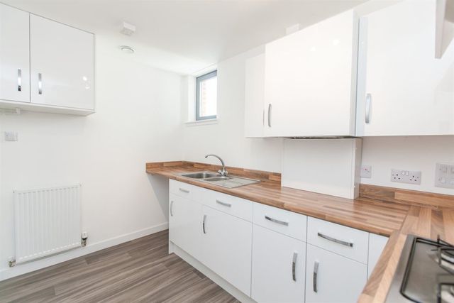  Image of 2 bedroom Flat to rent in Garvald Street Edinburgh EH16 at Kaimes Edinburgh Edinburgh, EH16 6FB