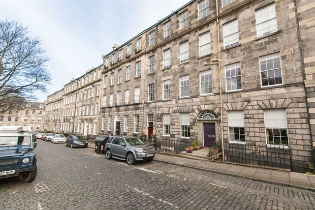  Image of 3 bedroom Flat to rent in Gayfield Square Edinburgh EH1 at Broughton Edinburgh Edinburgh, EH1 3PA