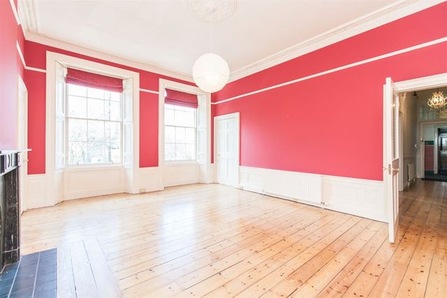  Image of 3 bedroom Flat to rent in Gayfield Square Edinburgh EH1 at Broughton Edinburgh Edinburgh, EH1 3PA