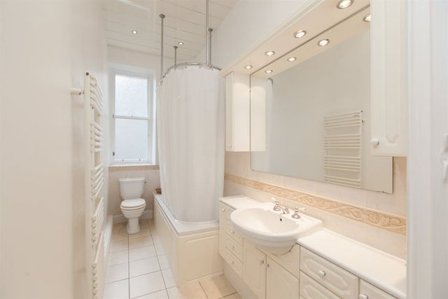  Image of 3 bedroom Flat to rent in Gayfield Square Edinburgh EH1 at Broughton Edinburgh Edinburgh, EH1 3PA