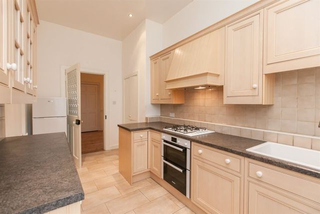  Image of 3 bedroom Flat to rent in Gayfield Square Edinburgh EH1 at Broughton Edinburgh Edinburgh, EH1 3PA
