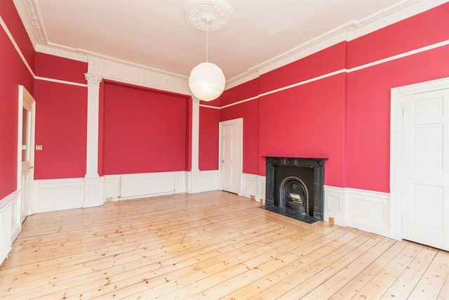  Image of 3 bedroom Flat to rent in Gayfield Square Edinburgh EH1 at Broughton Edinburgh Edinburgh, EH1 3PA