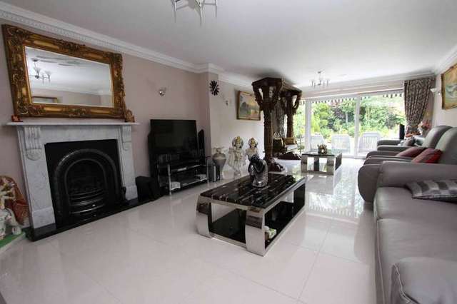  Image of 6 bedroom Detached house for sale in Gippeswyck Close Pinner HA5 at Pinner Middlesex, HA5 3QT