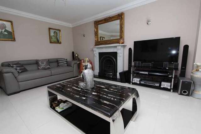  Image of 6 bedroom Detached house for sale in Gippeswyck Close Pinner HA5 at Pinner Middlesex, HA5 3QT