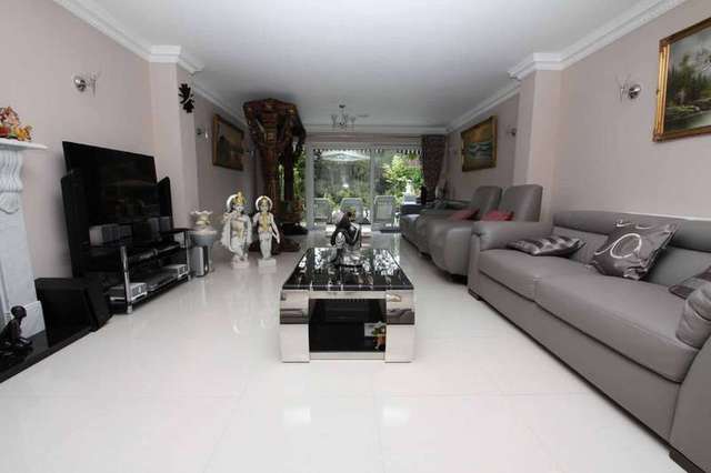  Image of 6 bedroom Detached house for sale in Gippeswyck Close Pinner HA5 at Pinner Middlesex, HA5 3QT