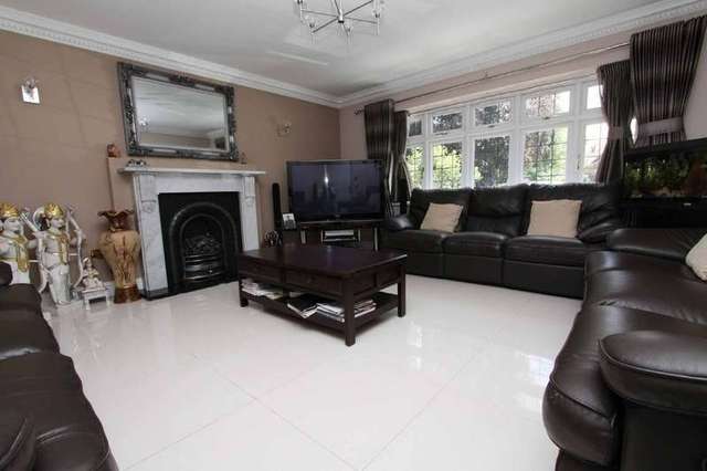  Image of 6 bedroom Detached house for sale in Gippeswyck Close Pinner HA5 at Pinner Middlesex, HA5 3QT