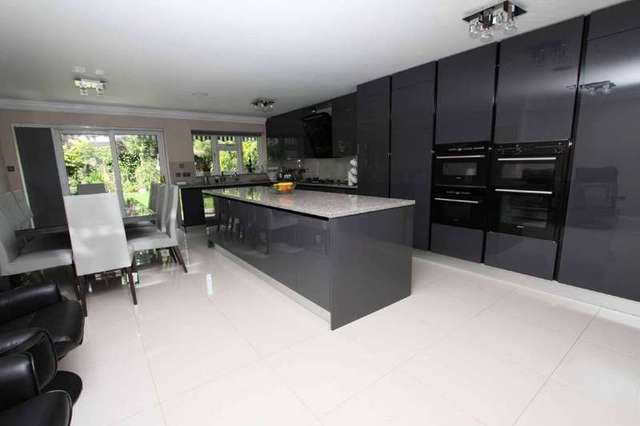  Image of 6 bedroom Detached house for sale in Gippeswyck Close Pinner HA5 at Pinner Middlesex, HA5 3QT