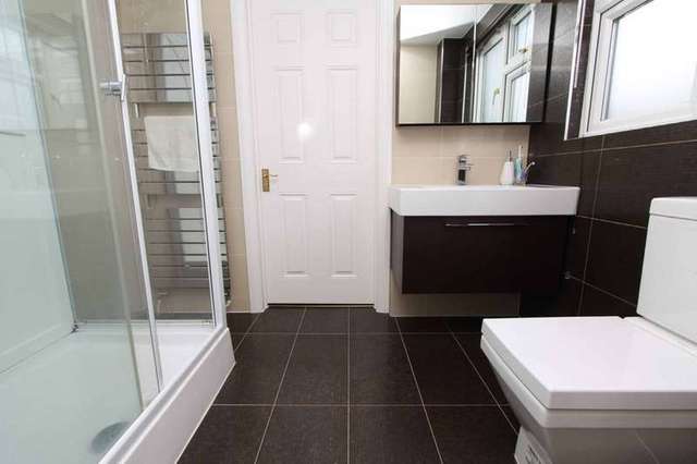  Image of 6 bedroom Detached house for sale in Gippeswyck Close Pinner HA5 at Pinner Middlesex, HA5 3QT