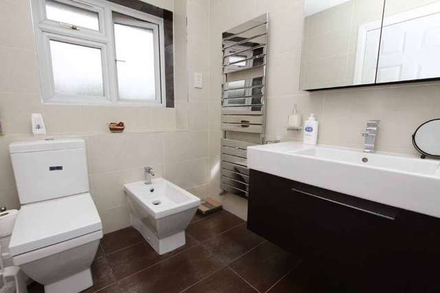  Image of 6 bedroom Detached house for sale in Gippeswyck Close Pinner HA5 at Pinner Middlesex, HA5 3QT