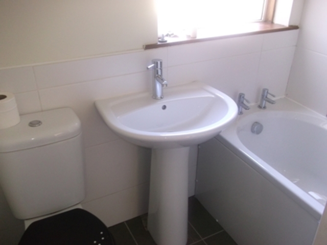  Image of 2 bedroom Bungalow to rent in Glen Avenue Largs KA30 at Largs North Ayrshire North Ayrshire, KA30 8RH