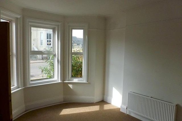  Image of 4 bedroom Detached house to rent in Gloucester Road Boscombe Bournemouth BH7 at Bournemouth, BH7 6JA
