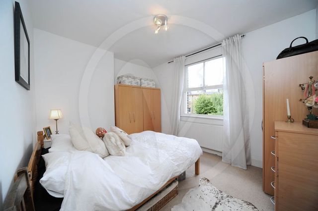  Image of 2 bedroom Flat to rent in Goldhurst Terrace London NW6 at Goldhurst Terrace South Hampstead South Hampstead, NW6 3HT