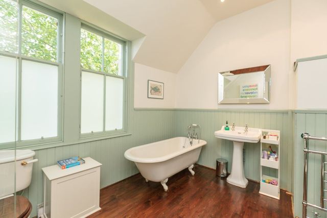  Image of 5 bedroom Detached house to rent in Golf Course Road Bonnyrigg EH19 at Bonnyrigg MidLothian MidLothian, EH19 2EZ