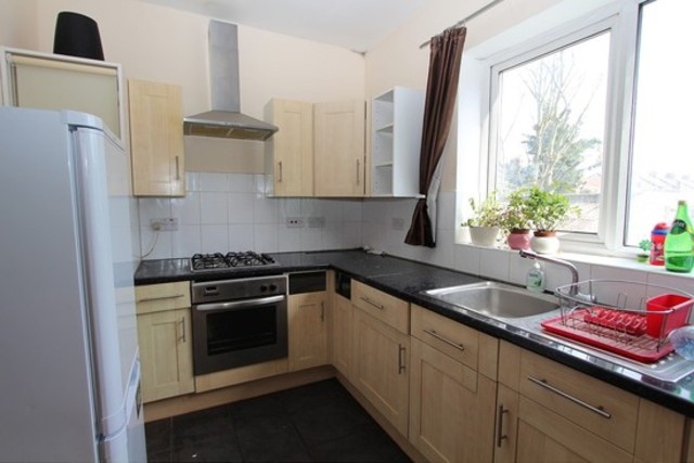  Image of 2 bedroom Flat to rent in Green Lane Ilford IG3 at Green Lane  Goodmayes, Ilford, IG3 9RJ