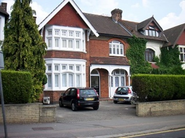  Image of Studio flat to rent in Green Lanes London N13 at Green Lanes  Palmers Green, N13 5UE