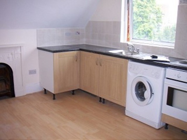  Image of Studio flat to rent in Green Lanes London N13 at Green Lanes  Palmers Green, N13 5UE