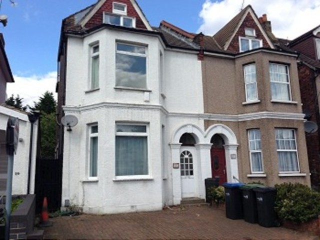  Image of 6 bedroom Detached house to rent in Green Lanes London N13 at Green Lanes  Palmers Green, N13 4DR