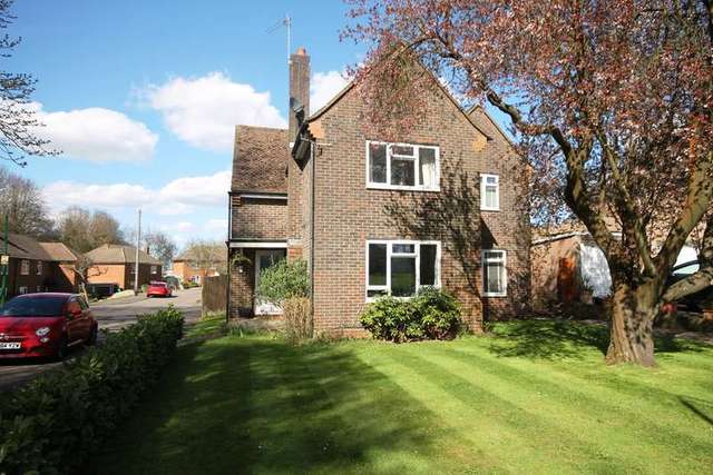  Image of 3 bedroom Detached house to rent in Betenson Avenue Sevenoaks TN13 at Biggin Hill  Riverhead, TN13 3EW