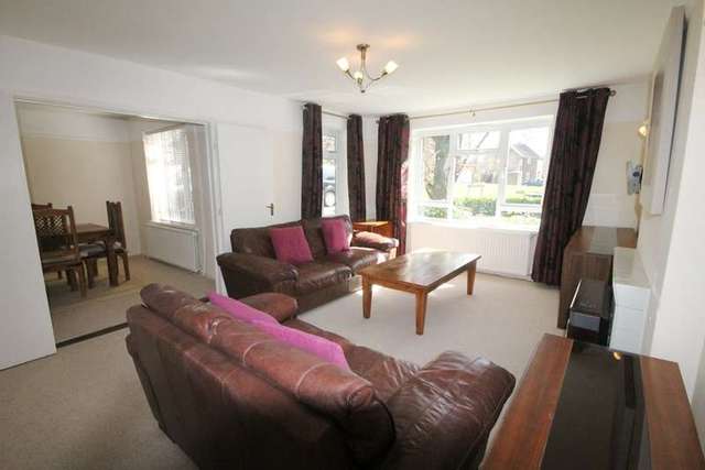  Image of 3 bedroom Detached house to rent in Betenson Avenue Sevenoaks TN13 at Biggin Hill  Riverhead, TN13 3EW