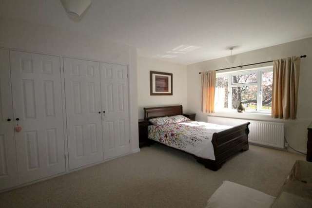  Image of 3 bedroom Detached house to rent in Betenson Avenue Sevenoaks TN13 at Biggin Hill  Riverhead, TN13 3EW
