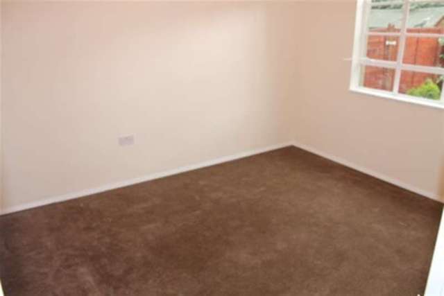  Image of 2 bedroom Flat to rent in Grove Close Kingston upon Thames KT1 at Kingston upon Thames, KT1 2SS