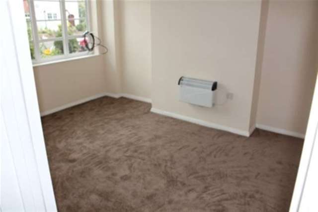  Image of 2 bedroom Flat to rent in Grove Close Kingston upon Thames KT1 at Kingston upon Thames, KT1 2SS