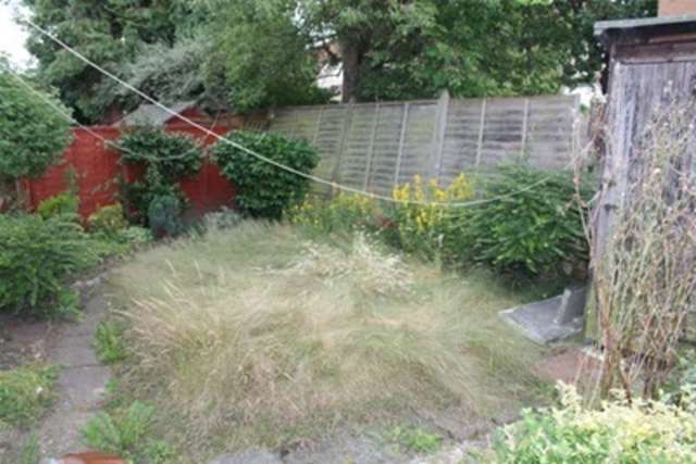  Image of 2 bedroom Flat to rent in Grove Close Kingston upon Thames KT1 at Kingston upon Thames, KT1 2SS