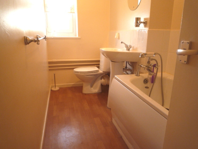  Image of 1 bedroom Flat to rent in South Street Gosport PO12 at South Street Gosport, PO12 1EY