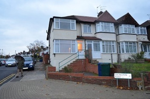  Image of 3 bedroom Detached house to rent in Hampden Way London N14 at Hampden Way  Southgate, N14 5AY