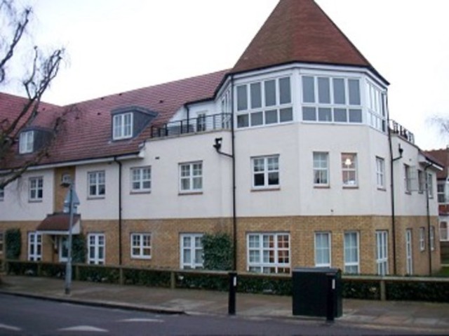  Image of 2 bedroom Flat to rent in Fox Lane London N13 at Hannah Court Fox Lane Palmers Green, N13 4AZ