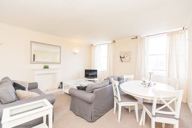  Image of 2 bedroom Flat to rent in Hanover Street Edinburgh EH2 at New Town Edinburgh Edinburgh, EH2 1DR