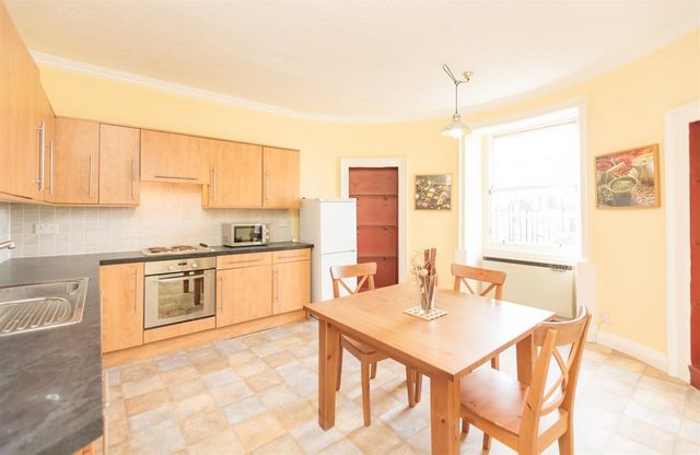  Image of 2 bedroom Flat to rent in Hanover Street Edinburgh EH2 at New Town Edinburgh Edinburgh, EH2 1DR